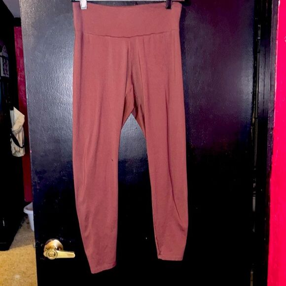 Express super soft leggings. Purple. Sz. Small. - Picture 2 of 10